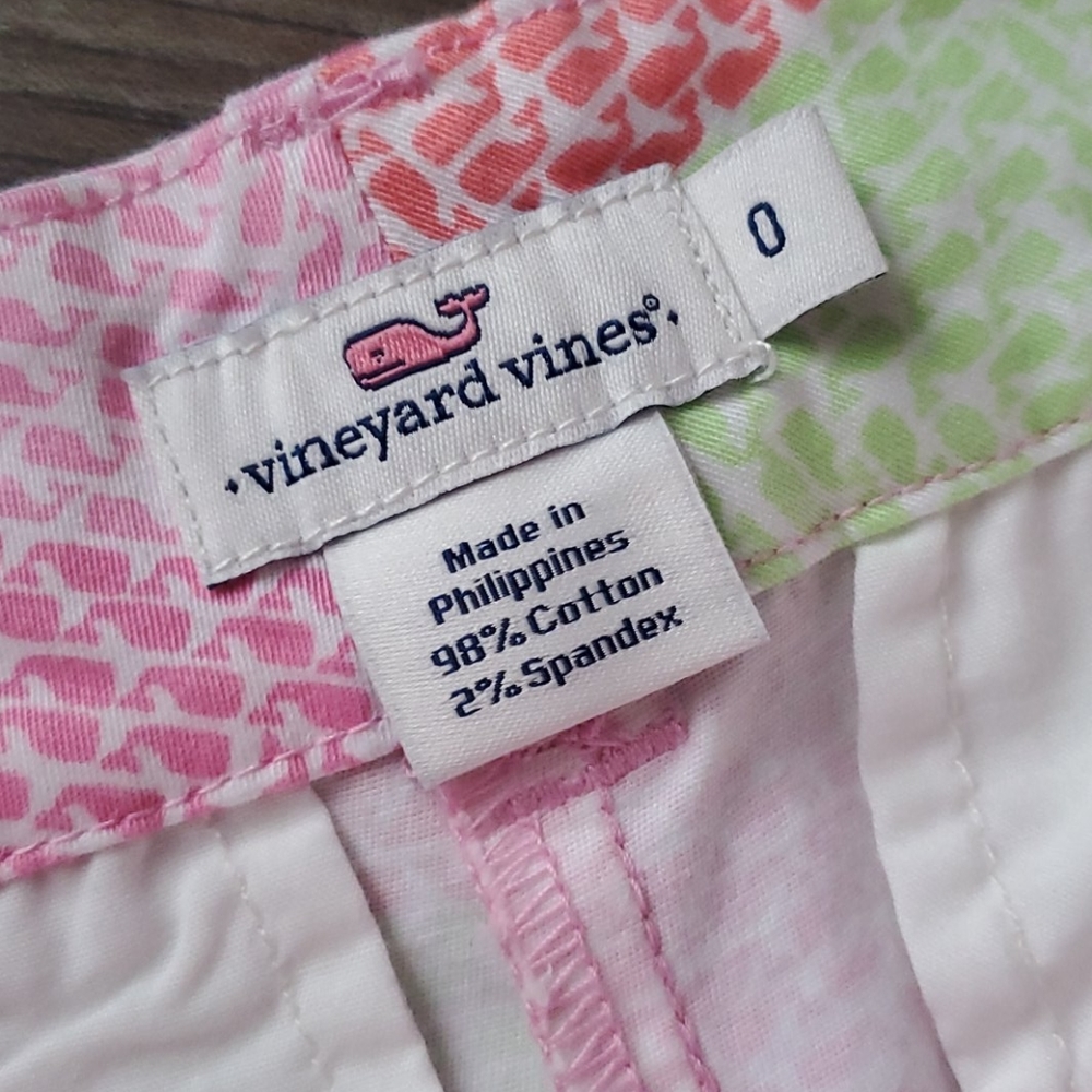 Vineyard Vines Dayboat Patchwork Whale Print Short - Picture 3 of 7